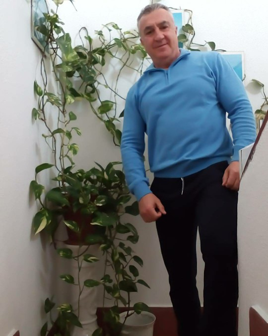 Ben Velley, 61, Malembo, Angola