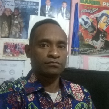 Ketron Eyongga, 35, Surabaya, Indonesia